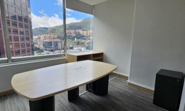 OFICINA EN ARRIENDO NORTE STA BARBARA TORRE SAMSUNG