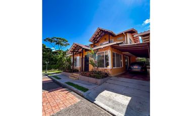 En Venta Casa en Conjunto Cerrado Senderos del Llano 2 (Restrepo)