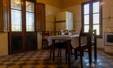 Casa estilo campo cerca del centro, Lobos