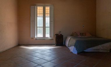 Casa estilo campo cerca del centro, Lobos