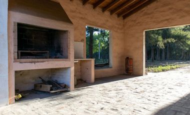 Casa estilo campo cerca del centro, Lobos