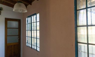 Casa estilo campo cerca del centro, Lobos