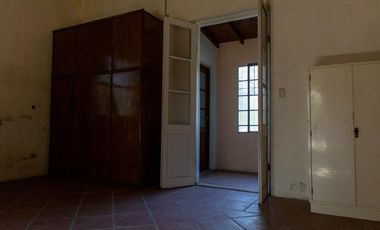Casa estilo campo cerca del centro, Lobos