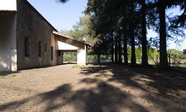 Casa estilo campo cerca del centro, Lobos