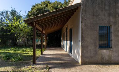 Casa estilo campo cerca del centro, Lobos