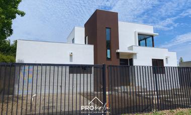 Casa en Venta en Santa Filomena / Parque Las Brisas
