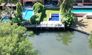 CASA FRENTE A LAGUNA EN CANCUN 4 RECAMARAS COLDWELL BANKER