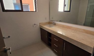 CASA FRENTE A LAGUNA EN CANCUN 4 RECAMARAS COLDWELL BANKER