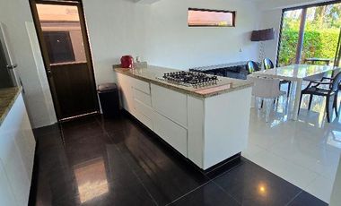 CASA FRENTE A LAGUNA EN CANCUN 4 RECAMARAS COLDWELL BANKER