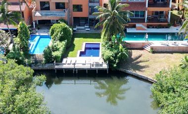 CASA FRENTE A LAGUNA EN CANCUN 4 RECAMARAS COLDWELL BANKER