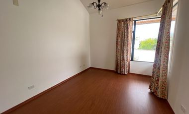 RENTO CASA EN TUMBACO CON SUITE INDEPENDIENTE