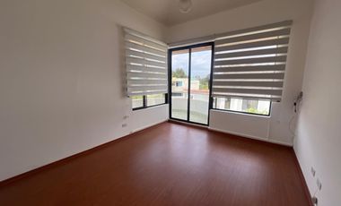 RENTO CASA EN TUMBACO CON SUITE INDEPENDIENTE