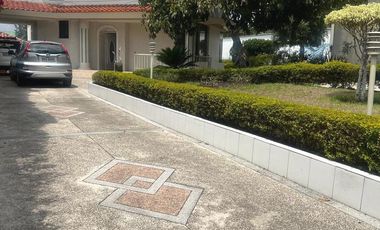 RENTO CASA EN TUMBACO CON SUITE INDEPENDIENTE