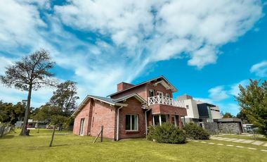 VENTA | CASA DE 4 AMB | BARRIO PRIVADO LAS PRUNAS