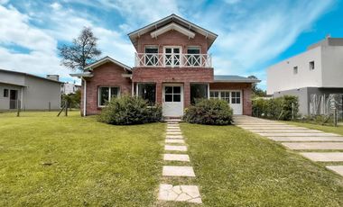 VENTA | CASA DE 4 AMB | BARRIO PRIVADO LAS PRUNAS