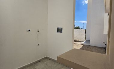 CASA EN PRIVADA  A 500 METROS DE PERIFERICO CON HABITACION EN PLANTA BAJA.