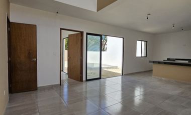 CASA EN PRIVADA  A 500 METROS DE PERIFERICO CON HABITACION EN PLANTA BAJA.