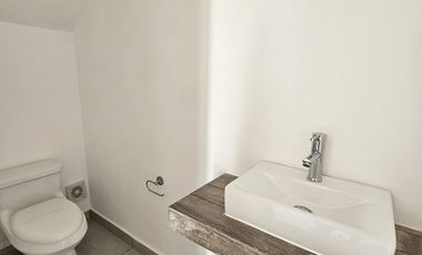 CASA EN PRIVADA  A 500 METROS DE PERIFERICO CON HABITACION EN PLANTA BAJA.