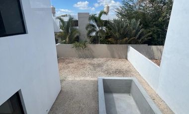 CASA EN PRIVADA  A 500 METROS DE PERIFERICO CON HABITACION EN PLANTA BAJA.