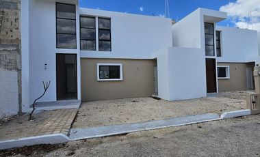 CASA EN PRIVADA  A 500 METROS DE PERIFERICO CON HABITACION EN PLANTA BAJA.