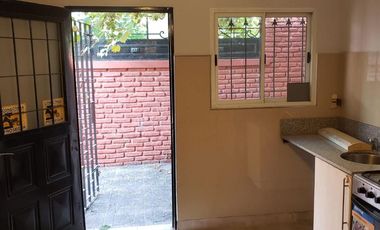 Casa en venta - 3 Dormitorios 2 Baños - Cocheras - 340Mts2 - Ituzaingó