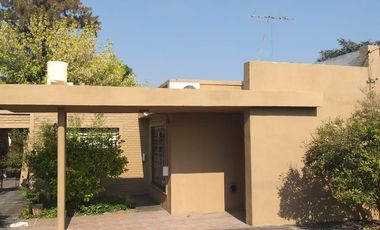 Casa en venta - 3 Dormitorios 2 Baños - Cocheras - 340Mts2 - Ituzaingó