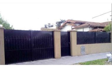Casa en venta - 3 Dormitorios 2 Baños - Cocheras - 340Mts2 - Ituzaingó