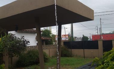 Casa en venta - 3 Dormitorios 2 Baños - Cocheras - 340Mts2 - Ituzaingó