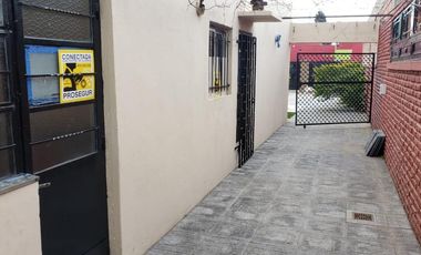 Casa en venta - 3 Dormitorios 2 Baños - Cocheras - 340Mts2 - Ituzaingó
