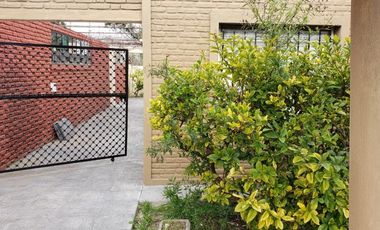 Casa en venta - 3 Dormitorios 2 Baños - Cocheras - 340Mts2 - Ituzaingó
