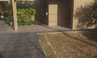 Casa en venta - 3 Dormitorios 2 Baños - Cocheras - 340Mts2 - Ituzaingó