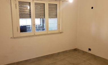 Casa en venta - 3 Dormitorios 2 Baños - Cocheras - 340Mts2 - Ituzaingó