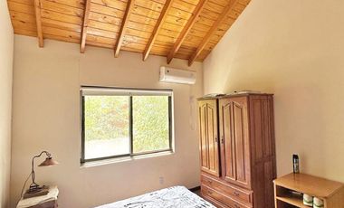 Casa estilo cabaña en Venta. 3 dormitorios. 2 plantas. Salida al río. Barrio cerrado Yacht Club Guazú
