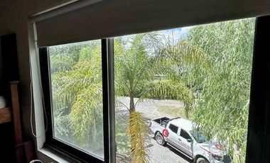 Casa estilo cabaña en Venta. 3 dormitorios. 2 plantas. Salida al río. Barrio cerrado Yacht Club Guazú