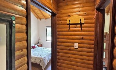 Casa estilo cabaña en Venta. 3 dormitorios. 2 plantas. Salida al río. Barrio cerrado Yacht Club Guazú