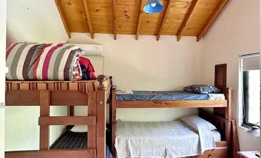 Casa estilo cabaña en Venta. 3 dormitorios. 2 plantas. Salida al río. Barrio cerrado Yacht Club Guazú