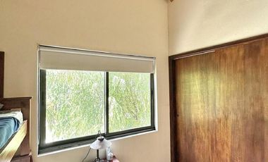 Casa estilo cabaña en Venta. 3 dormitorios. 2 plantas. Salida al río. Barrio cerrado Yacht Club Guazú