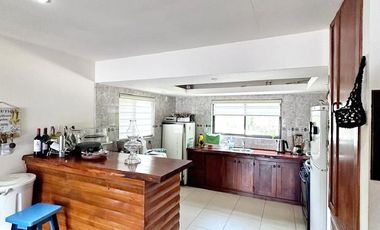 Casa estilo cabaña en Venta. 3 dormitorios. 2 plantas. Salida al río. Barrio cerrado Yacht Club Guazú