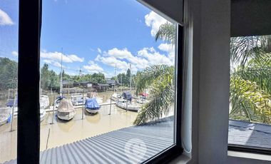 Casa estilo cabaña en Venta. 3 dormitorios. 2 plantas. Salida al río. Barrio cerrado Yacht Club Guazú