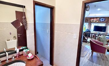 Casa estilo cabaña en Venta. 3 dormitorios. 2 plantas. Salida al río. Barrio cerrado Yacht Club Guazú