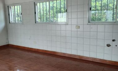 Importante Planta Alta con Entrada Independiente, 6 Amb. (Ideal uso Comercial o Vivienda)