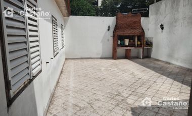 Importante Planta Alta con Entrada Independiente, 6 Amb. (Ideal uso Comercial o Vivienda)