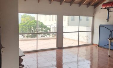 Importante Planta Alta con Entrada Independiente, 6 Amb. (Ideal uso Comercial o Vivienda)