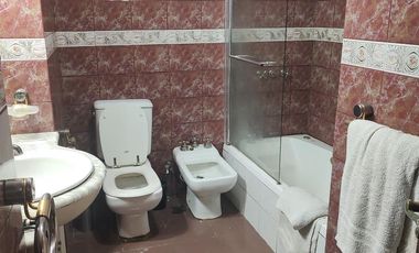 Importante Planta Alta con Entrada Independiente, 6 Amb. (Ideal uso Comercial o Vivienda)