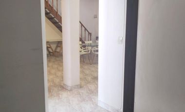 Importante Planta Alta con Entrada Independiente, 6 Amb. (Ideal uso Comercial o Vivienda)