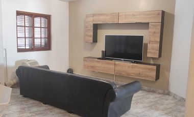Importante Planta Alta con Entrada Independiente, 6 Amb. (Ideal uso Comercial o Vivienda)