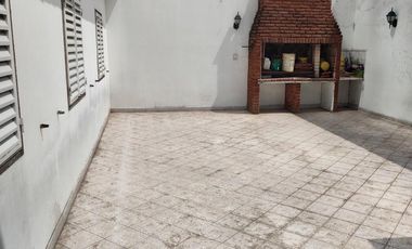 Importante Planta Alta con Entrada Independiente, 6 Amb. (Ideal uso Comercial o Vivienda)