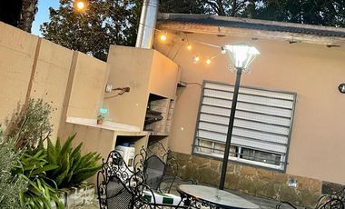 Casa en Berazategui en Venta mas Casa al Fondo. Toma Depto en Parte de Pago. Sobre Avenida Mitre.