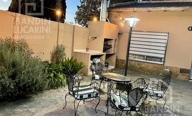Casa en Berazategui en Venta mas Casa al Fondo. Toma Depto en Parte de Pago. Sobre Avenida Mitre.