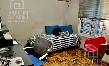 Casa en Berazategui en Venta mas Casa al Fondo. Toma Depto en Parte de Pago. Sobre Avenida Mitre.